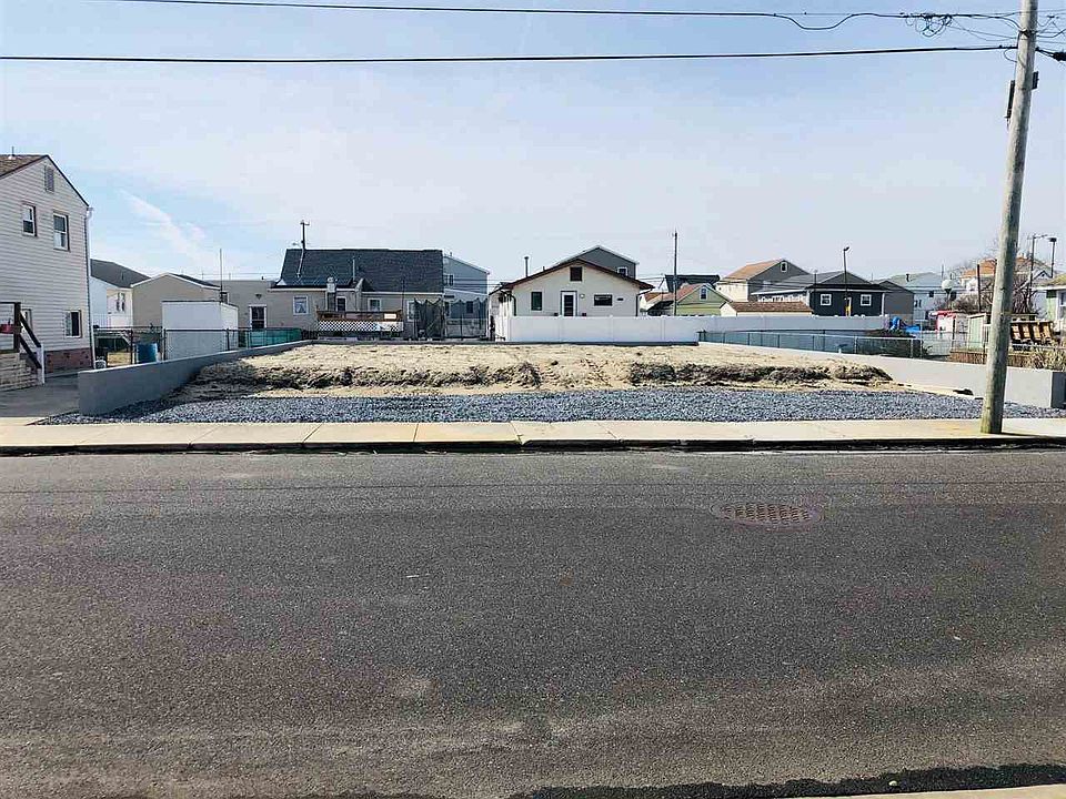 1st image of 522 W Magnolia Ave