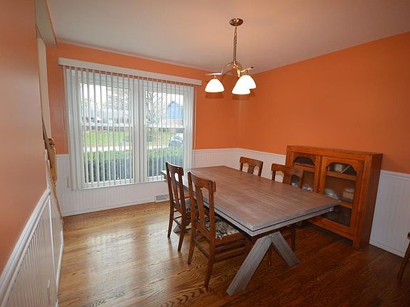 5th image of 753 Balroyal Ct