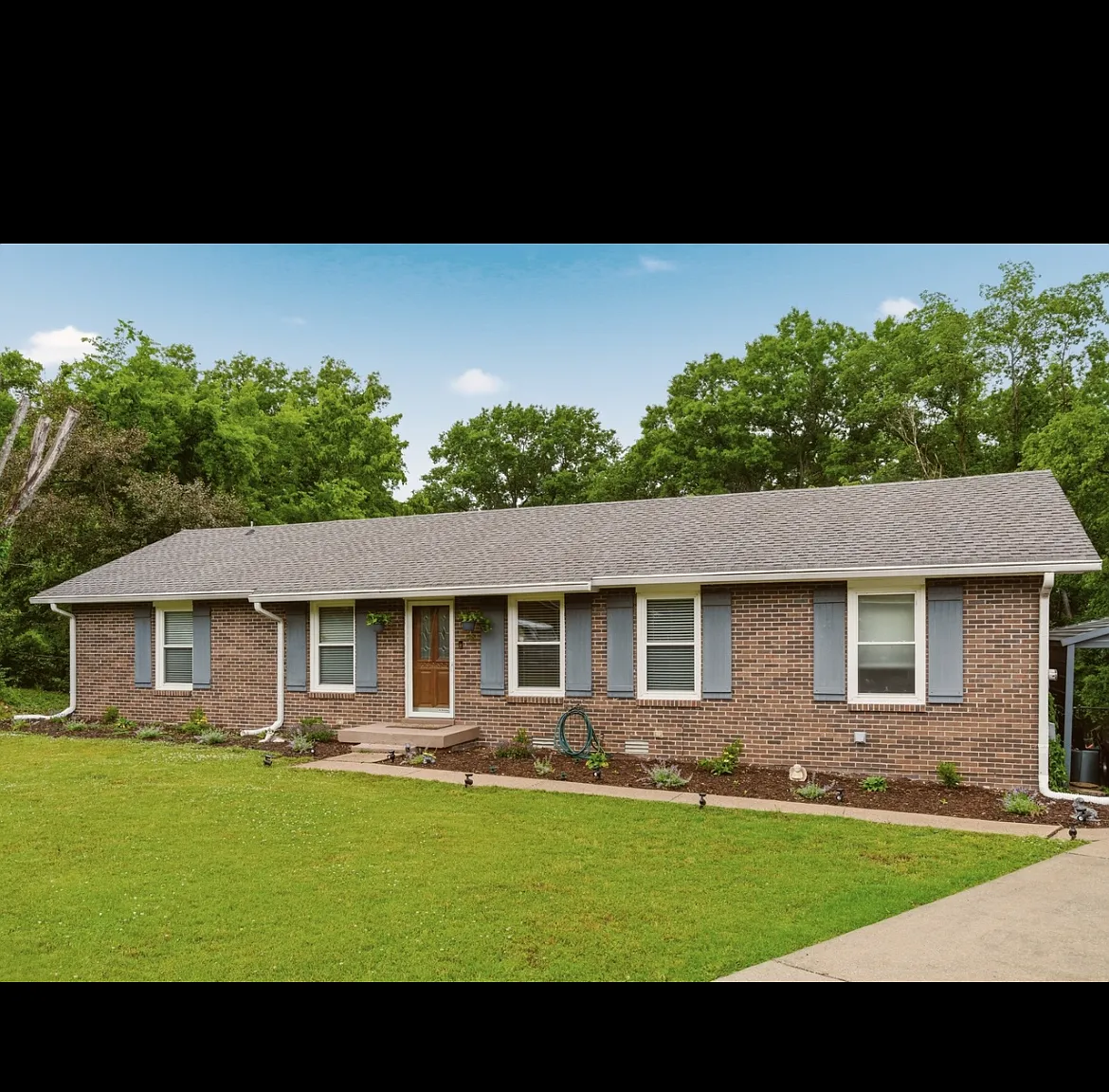 3 bed, 1.5 bath, 1400 sqft, $2,300 — Photo 2