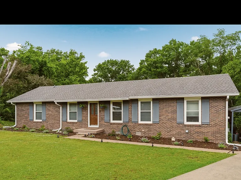 316 Estate Dr — Photo 2