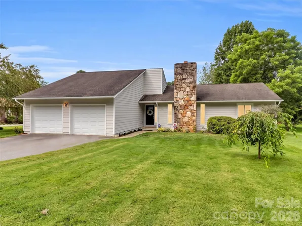 693 Monte Vista Rd, Candler, NC 28715