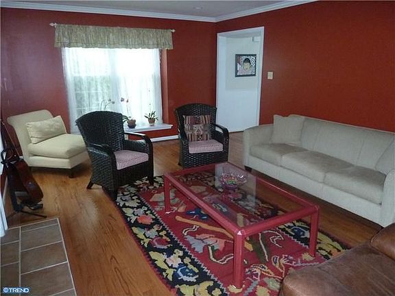 4th image of 1932 Glenwold Dr