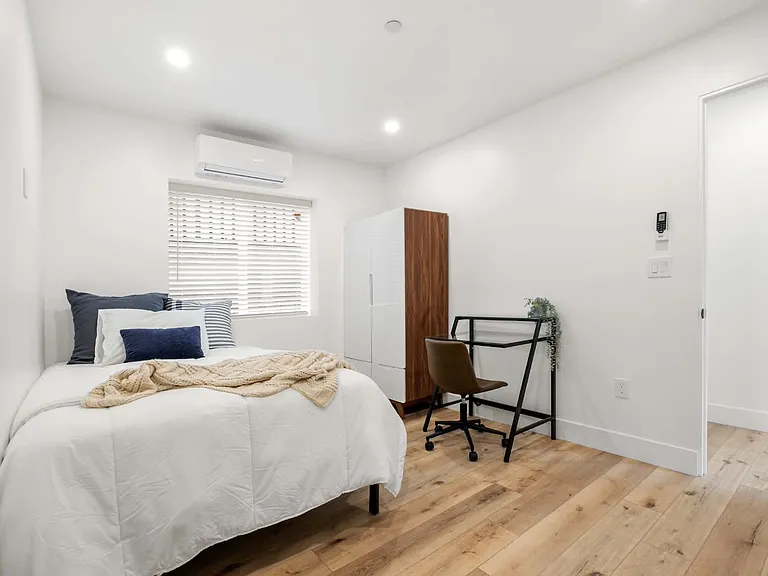 2212A Martin Luther King Jr Way — Photo 4