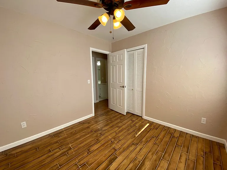 1411 Hampton Dr — Photo 22