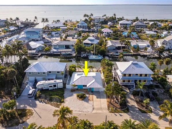 3571 Emerald Ave, Saint James City, FL 33956