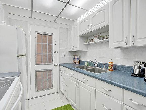 5th image of 17001 NE 13th Avenue #104