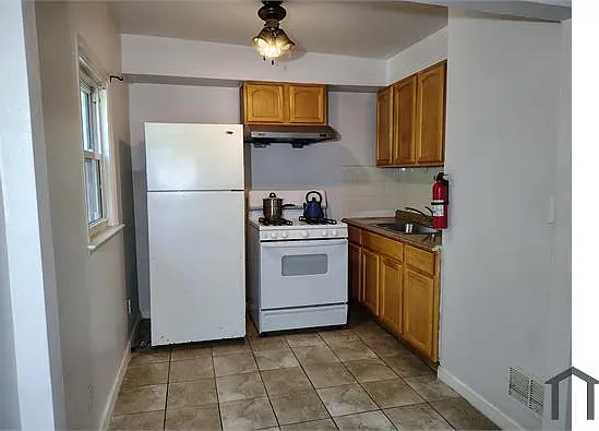 2135 Seneca Rd #11 — Photo 7