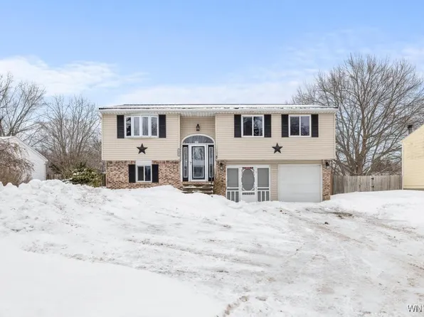 7041 Waring Cir, Derby, NY 14047