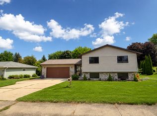 145 Cedar Dr, Oregon, WI 53575