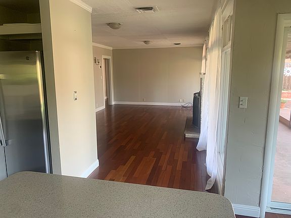 4th image of 1405 Claremont Way