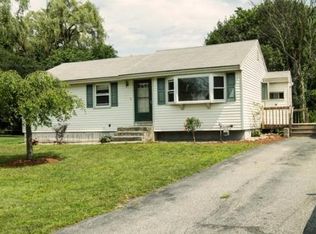 10 Queen St, Chelmsford, MA 01824