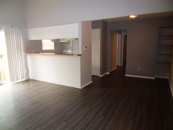 2nd image of 811 Sirocco Dr #A