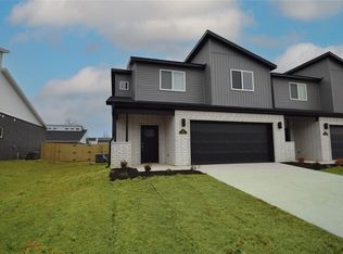 722 Sun Meadow Dr, Centerton, AR 72719