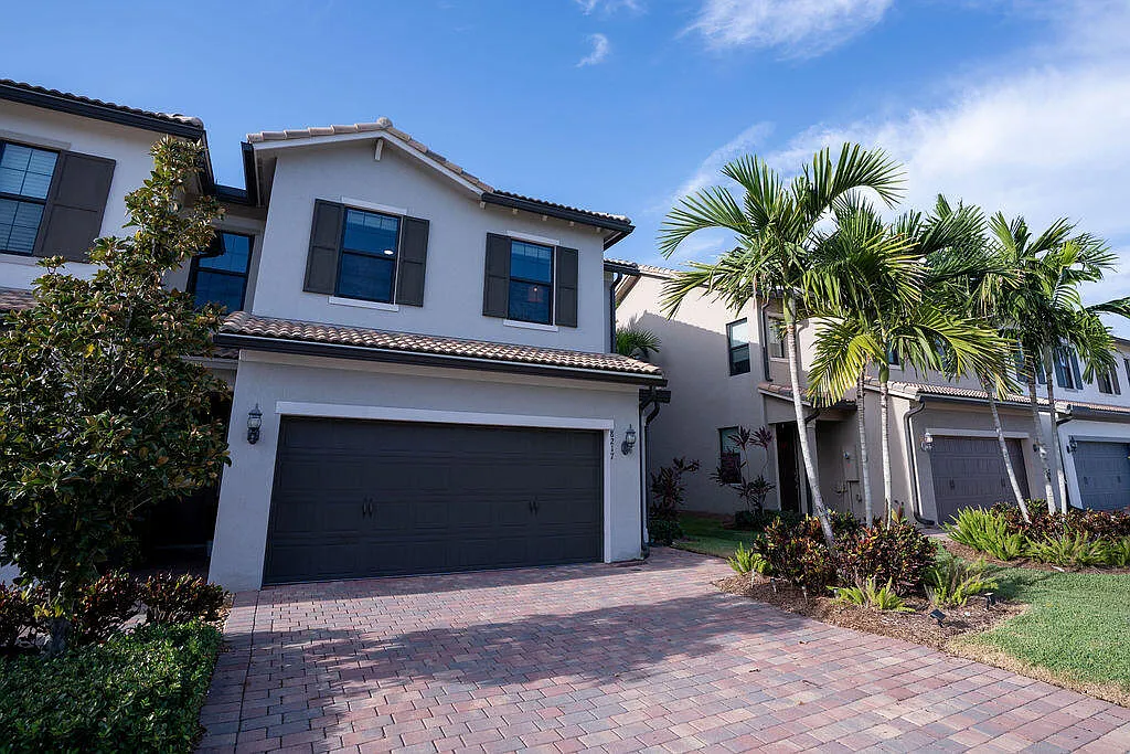 3 bed, 2.5 bath, 1895 sqft, $3,600 — Photo 1