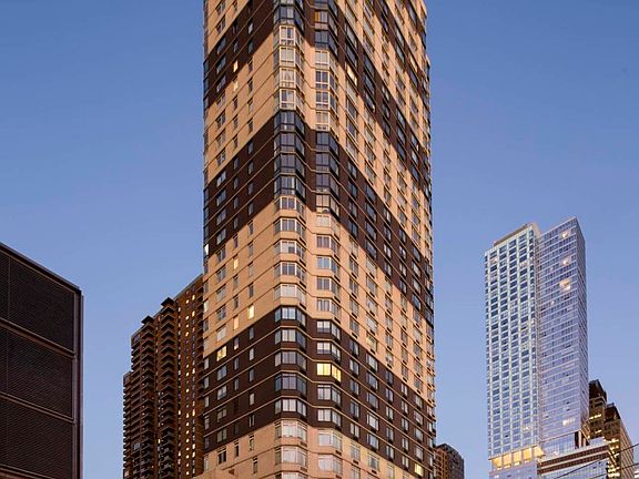 4th image of 420 W 42nd St APT 39A