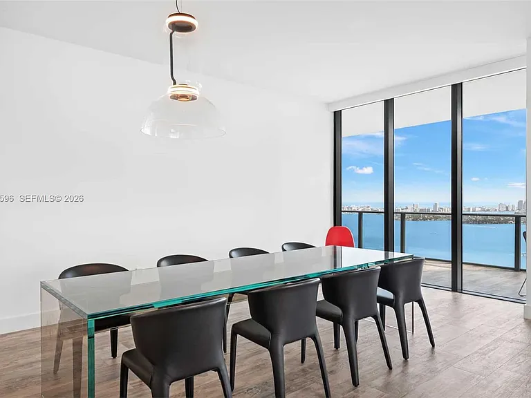650 NE 32nd St #Penthouse 5201 — Photo 5