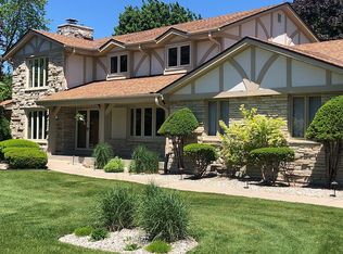 16060 Wildwood Ct, Brookfield, WI 53005