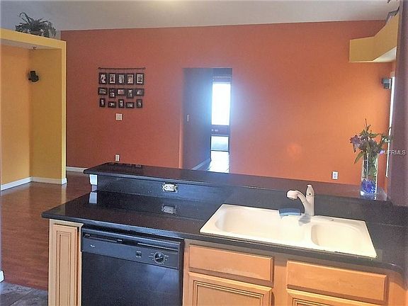 2nd image of 886 Lewis Pl