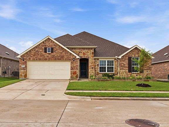 2nd image of 1424 Millican Ln