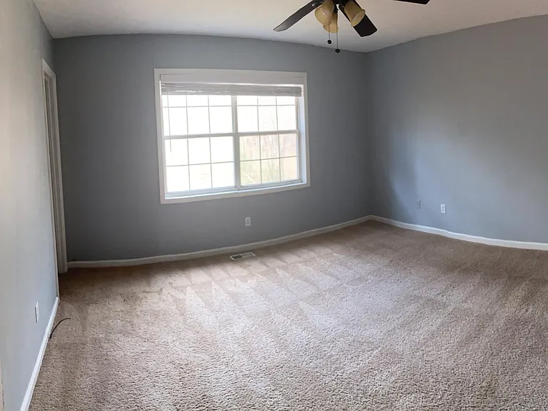 31 Hollyberry Ct — Photo 8