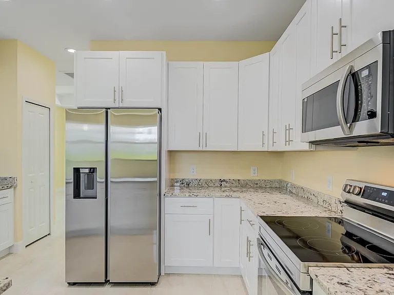 637 Cardinal St E — Photo 12