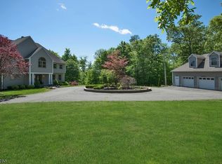 85 Chincopee Rd, Lake Hopatcong, NJ 07849