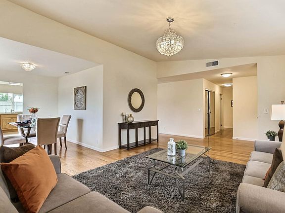 5th image of 590 Caprice Ct