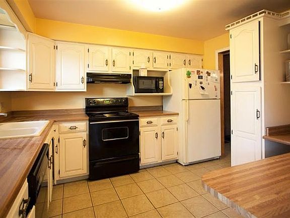 3rd image of 2664 N Emerald Dr
