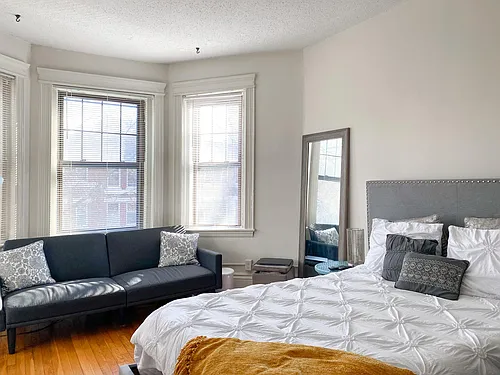 35 Queensberry St Photo 1