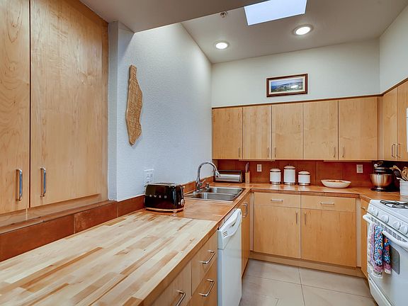 2nd image of 1250 Avenida Morelia Unit 204