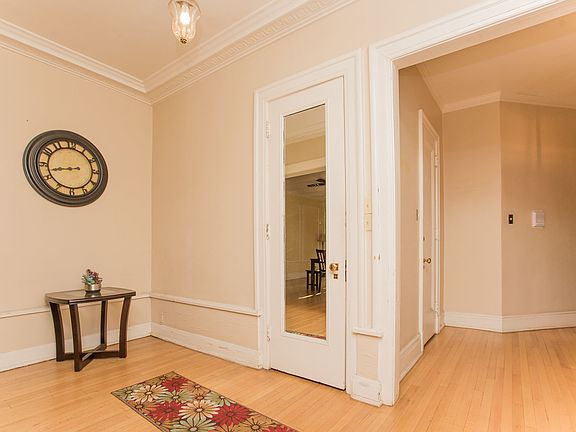 5th image of 1629 E Hyde Park Blvd APT 1