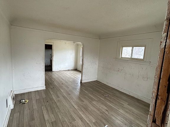 3rd image of 317 E Baltimore Blvd