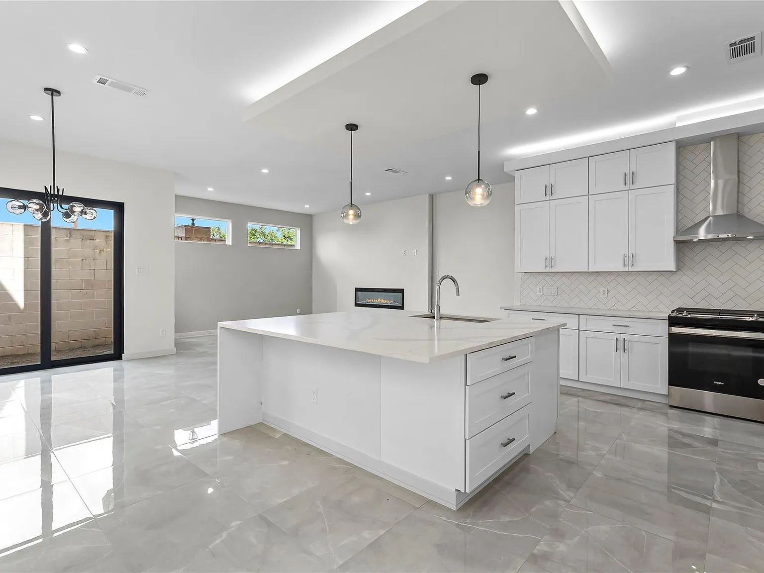 3 bed, 2.5 bath, 2181 sqft, $3,500 — Photo 1