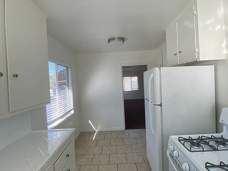 2090 Magnolia Ave — Photo 8