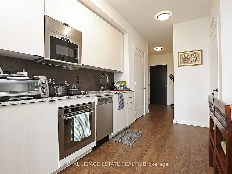 101 Erskine Ave #510 — Photo 6