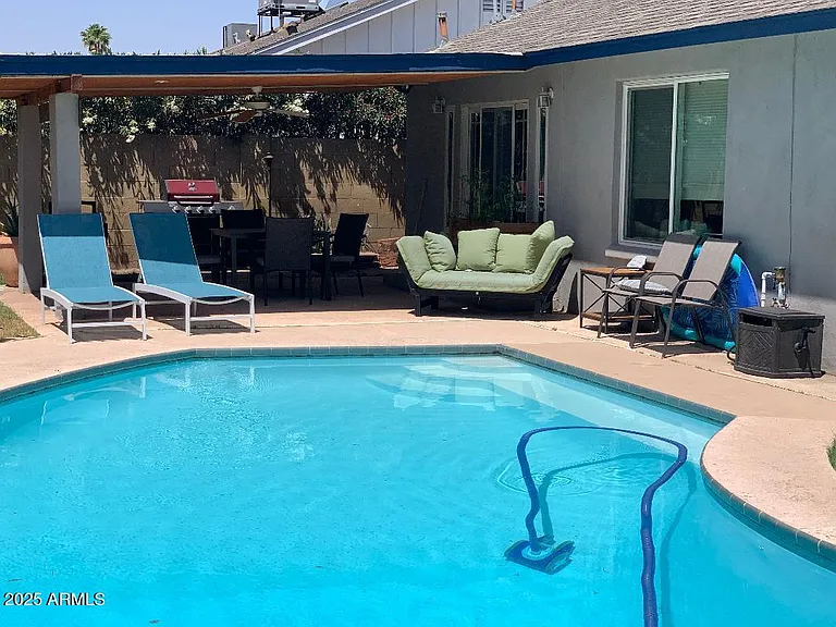 2707 E Louise Dr — Photo 25