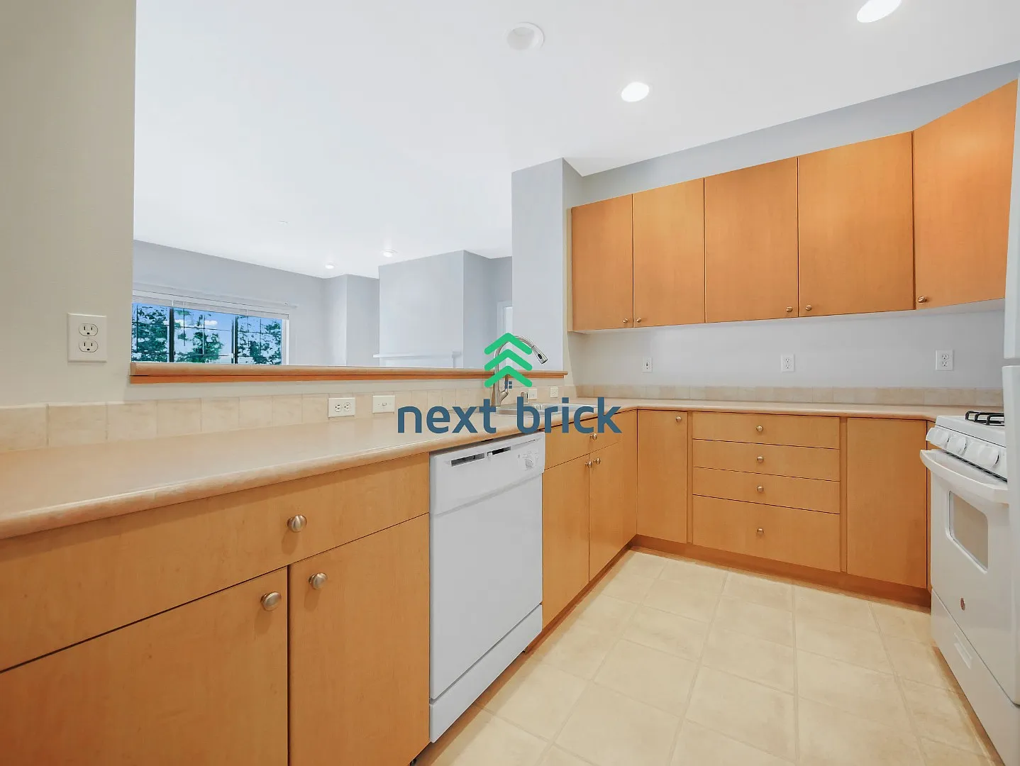 "Spacious 2-bedroom, 2 bathrooms in Prime Renton Location!" — Photo 4