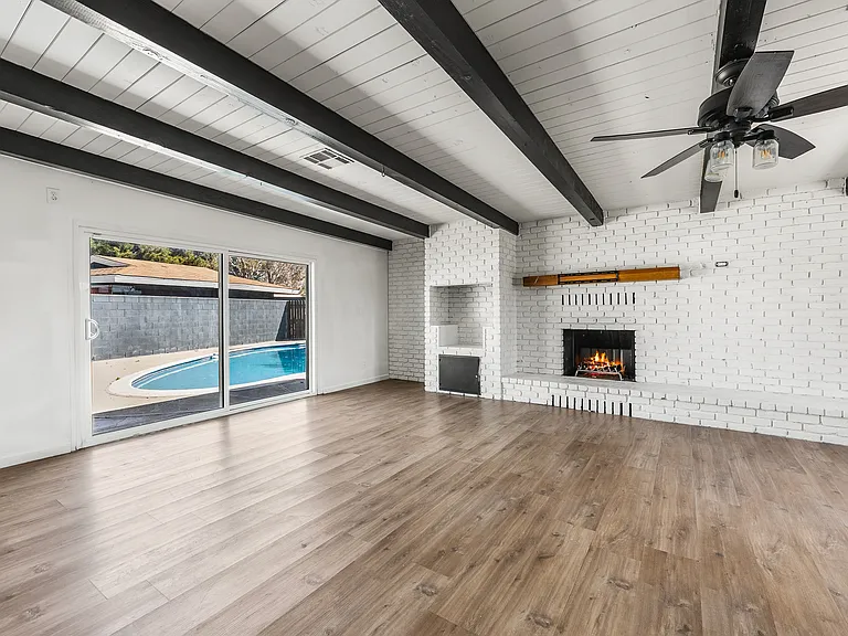 442 Lightcap St — Photo 2