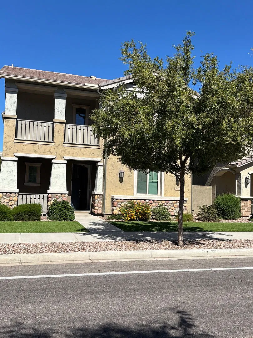 4 bedroom with a loft 3 full bath 3 car garage Cooley Station Gilbert Home for RENT — Photo 1