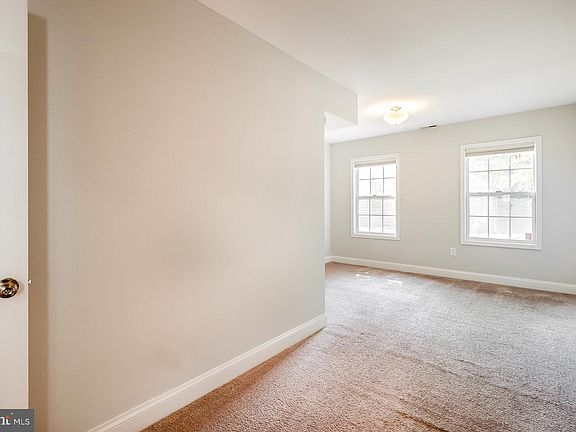4th image of 4933 Lee St NE