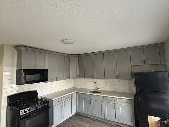 2nd image of 585 Beach St Floor 1