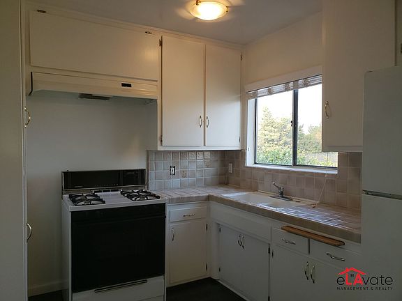 5th image of 11816 Chandler Blvd #452