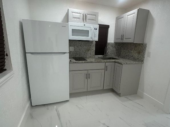 3020 NW 26th St #2B