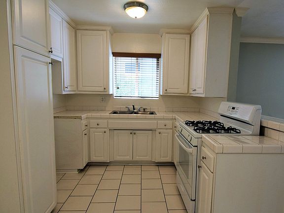 5th image of 15156 Dickens St APT 2