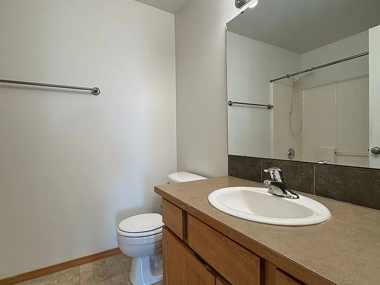 2210 N Clearview Dr — Photo 30