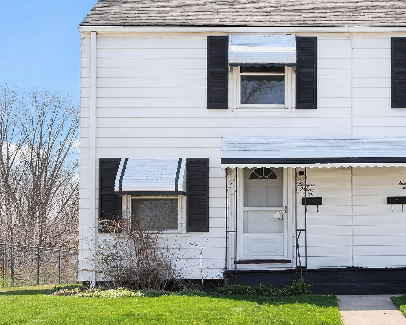 2 bed, 950 sqft, $1,300 — Photo 1