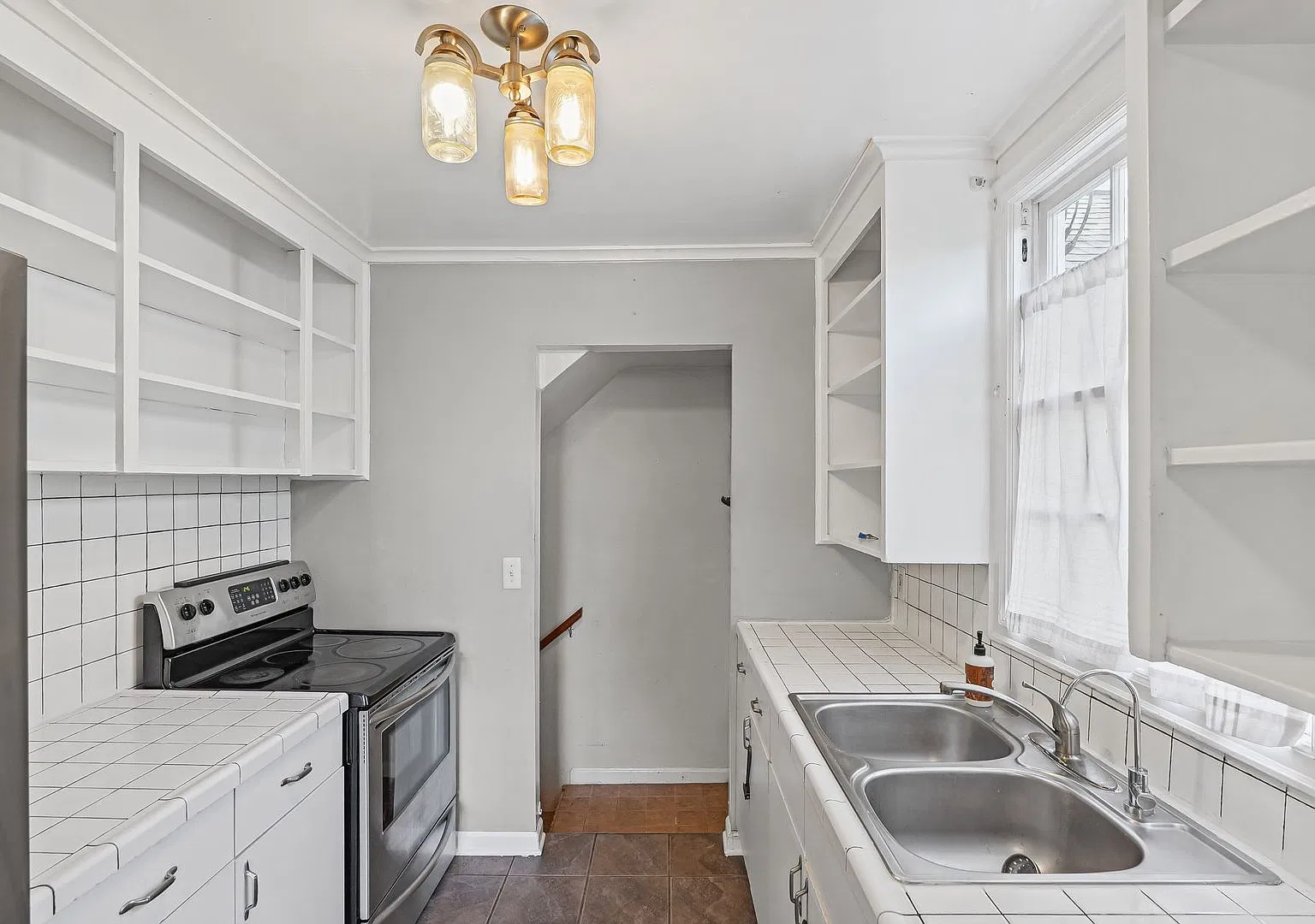 Charming 4 Bed/2Bath Home In N Portland — Photo 4