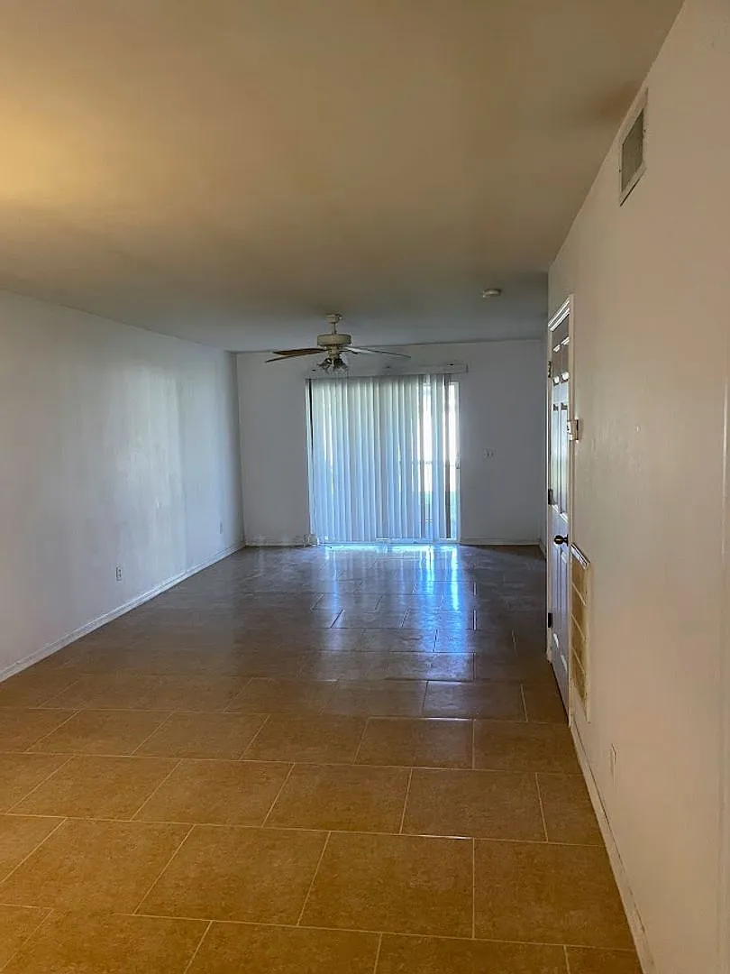 721 SW 36th St — Photo 3