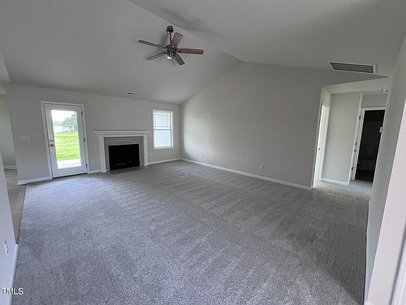 4th image of 279 Lotus Ave