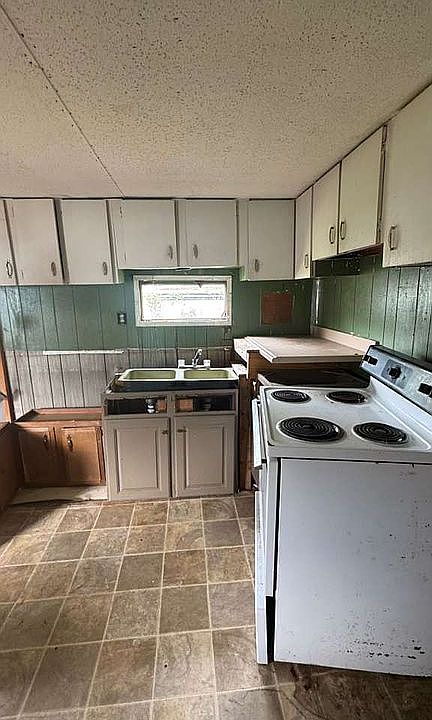 1st image of 157 Spruce Ln #11